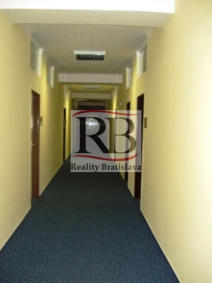 Na prenájom kancelárske priestory na Rybničnej ulici vo Vajnoroch