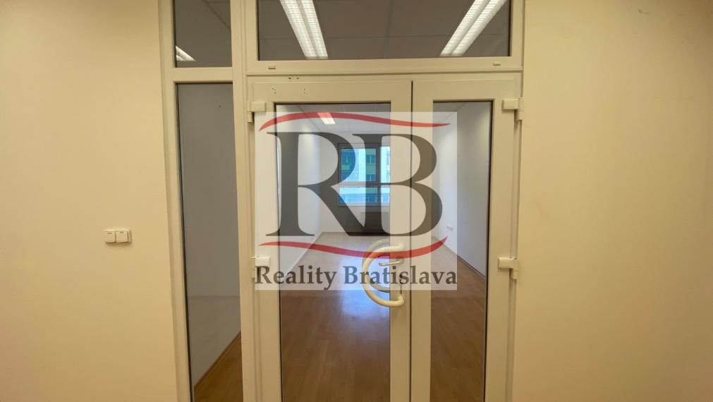Rekonštruované kancelárske priestory na prenájom - ul. Údernícka, Bratislava V