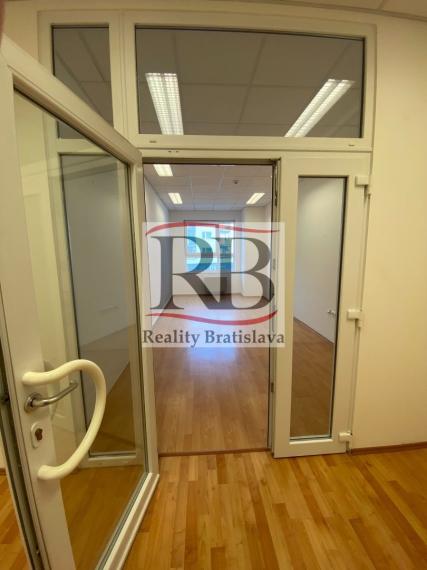Rekonštruované kancelárske priestory na prenájom - ul. Údernícka, Bratislava V