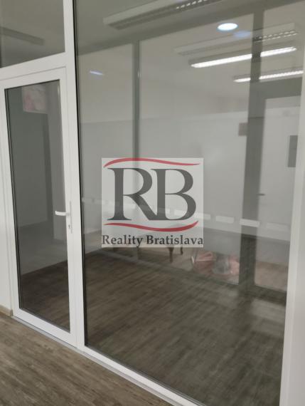 12,38 m2 exkluzívna kancelária na prenájom Malacky