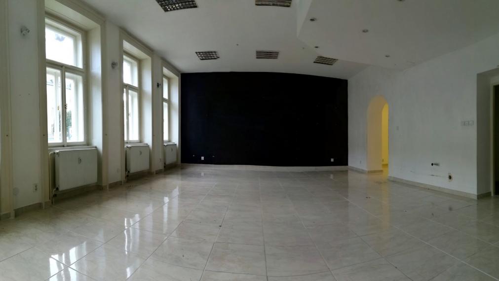 Priestranný obchodný priestor, Podunajská ulica, Podunajské Biskupice
