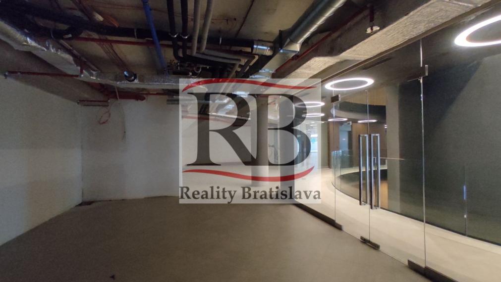 Obchodné priestory v exkluzívnej budove TOWER 5 v tesnej blízkosti štadióna Tehelné Pole, Kalinčiakova, BA3