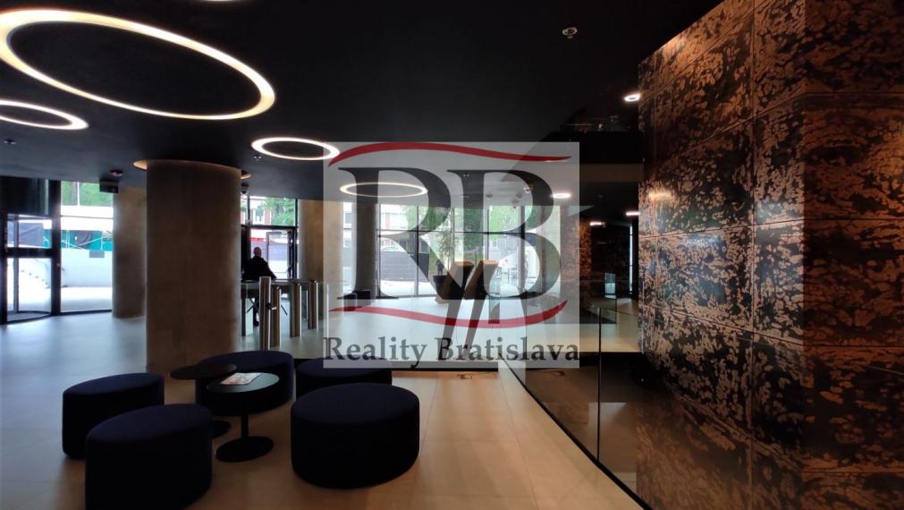 Obchodné priestory v exkluzívnej budove TOWER 5 v tesnej blízkosti štadióna Tehelné Pole, Kalinčiakova, BA3