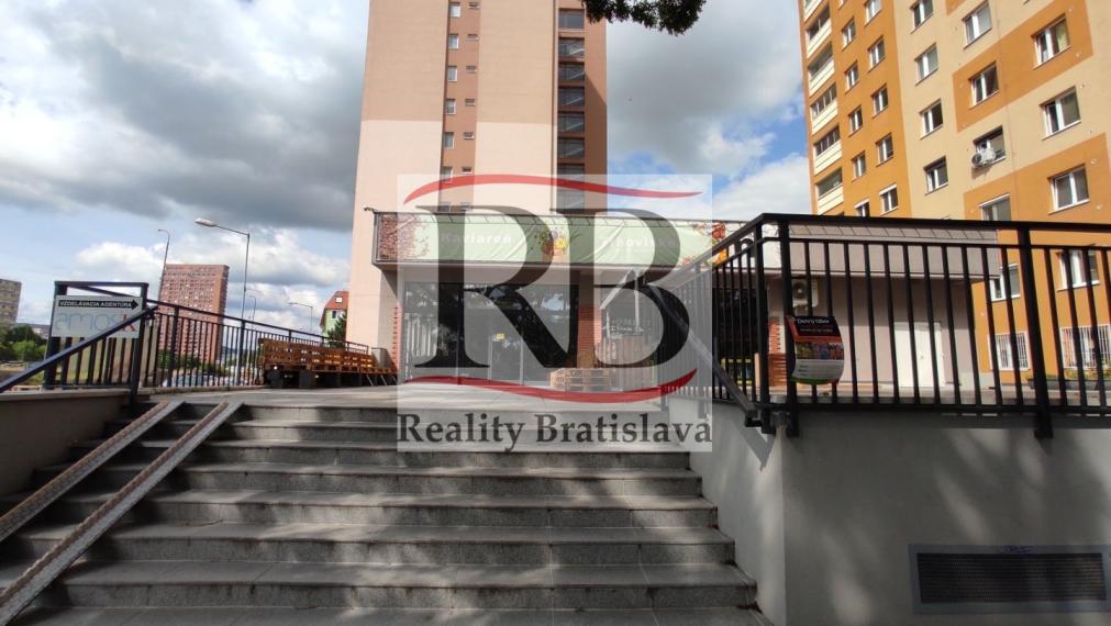 Obchodný priestor 500m2 s priestrannou terasou, v blízkosti polikliniky Tehelná – Bratislava III