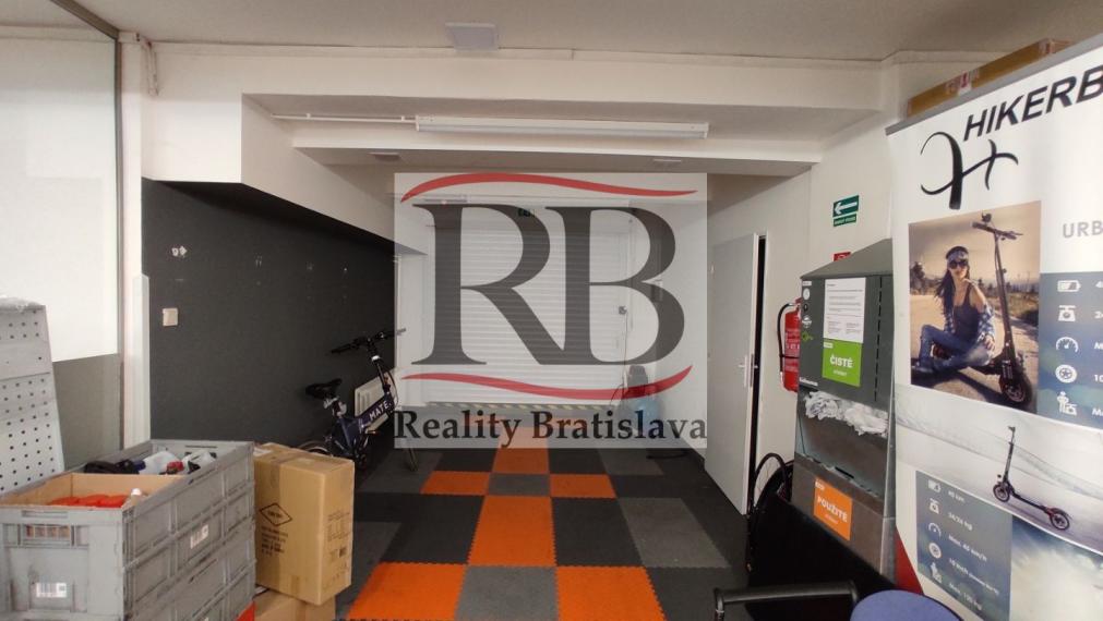 Obchodno-servisno skladový priestor na Račianskej ulici v Novom Meste, 144 m2