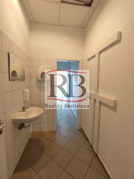 Priestor na Kalinčiakovej ulici v budove SITNO v tesnej blízkosti TOWER 5 a štadióna Tehelné pole, Bratislava III