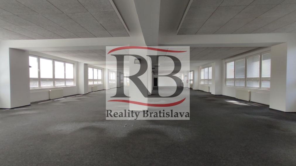 Priestor na Kalinčiakovej ulici v budove SITNO v tesnej blízkosti TOWER 5 a štadióna Tehelné pole, Bratislava III