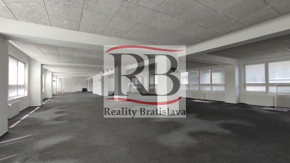 Priestor na Kalinčiakovej ulici v budove SITNO v tesnej blízkosti TOWER 5 a štadióna Tehelné pole, Bratislava III