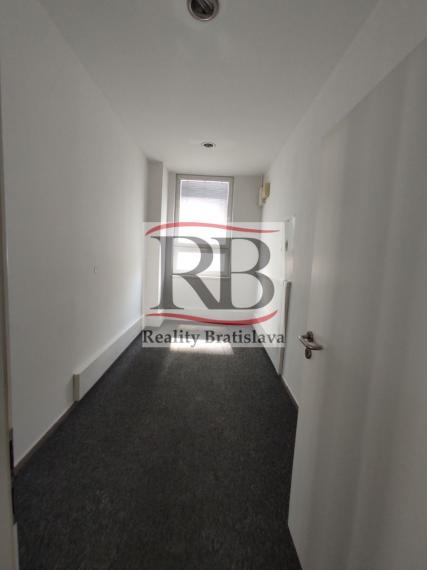 Priestor na Kalinčiakovej ulici v budove SITNO v tesnej blízkosti TOWER 5 a štadióna Tehelné pole, Bratislava III
