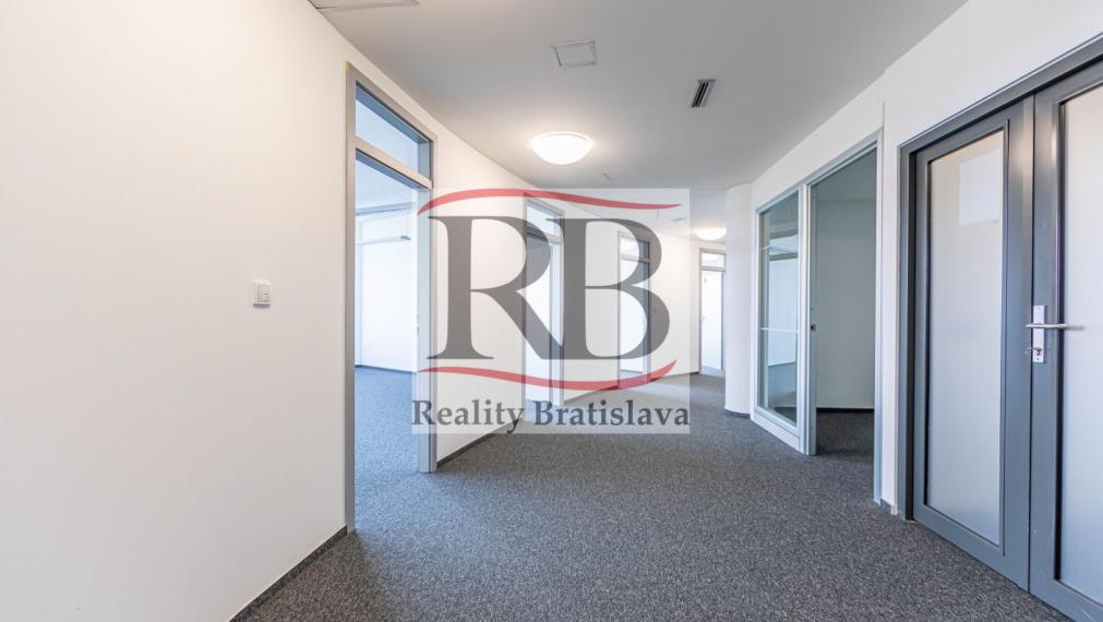 Administratívne priestory vysokého štandardu v tesnej blízkosti ŽST Petržalka