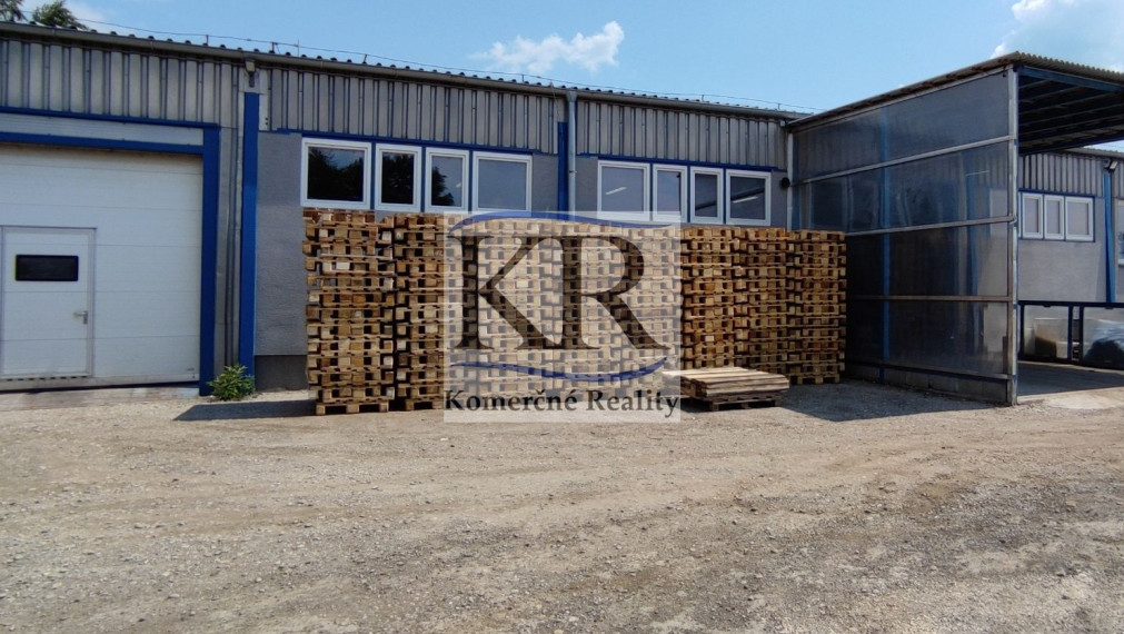 NA PREDAJ areál 7900 m2,  SKLADY o výmere 1480 m2, Nové Mesto nad Váhom