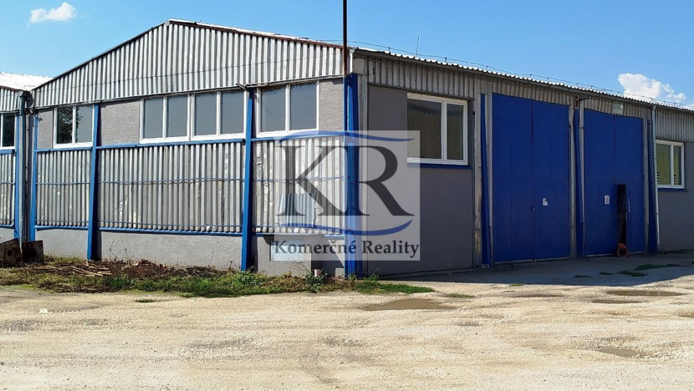 NA PREDAJ areál 7900 m2,  SKLADY o výmere 1480 m2, Nové Mesto nad Váhom