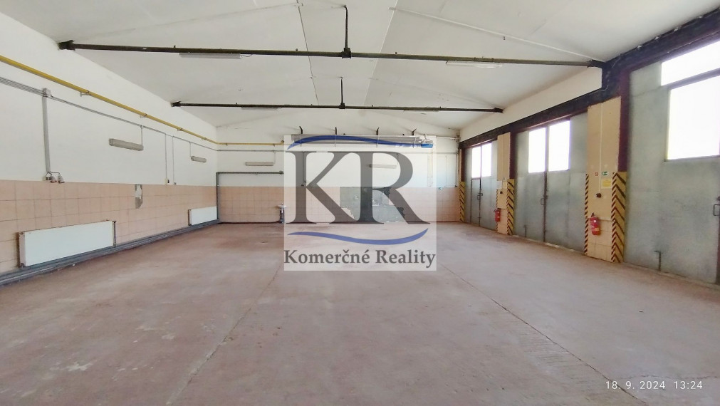 NA PREDAJ areál 7900 m2,  SKLADY o výmere 1480 m2, Nové Mesto nad Váhom