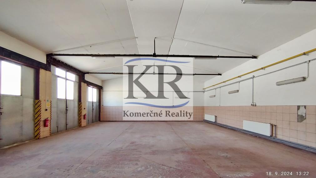 NA PREDAJ areál 7900 m2,  SKLADY o výmere 1480 m2, Nové Mesto nad Váhom