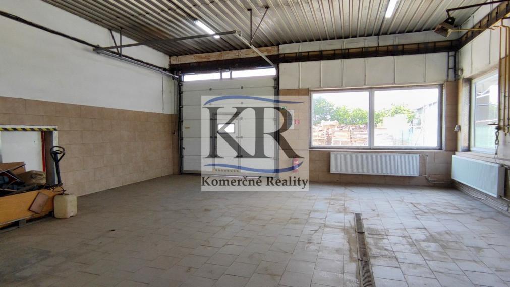 NA PREDAJ areál 7900 m2,  SKLADY o výmere 1480 m2, Nové Mesto nad Váhom