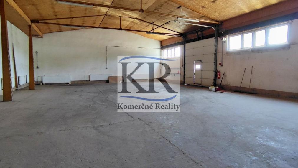 NA PREDAJ areál 7900 m2,  SKLADY o výmere 1480 m2, Nové Mesto nad Váhom