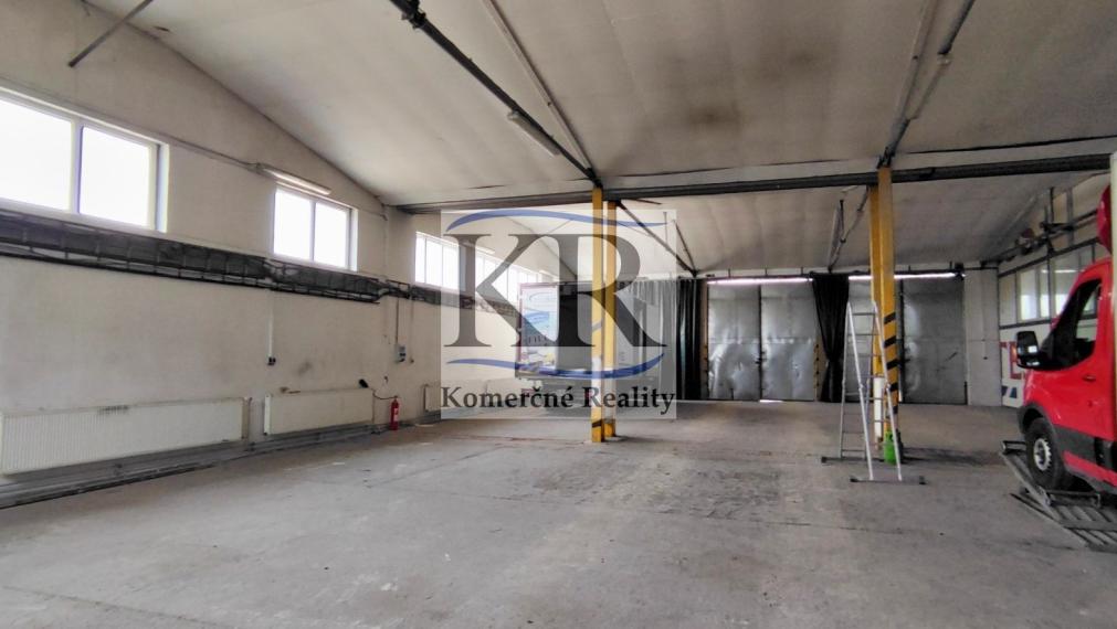 NA PREDAJ areál 7900 m2,  SKLADY o výmere 1480 m2, Nové Mesto nad Váhom