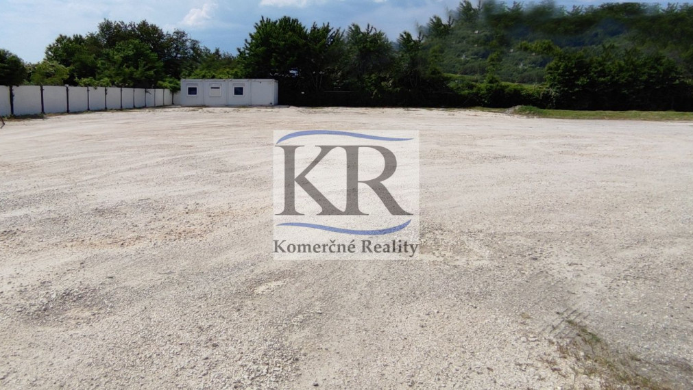 NA PREDAJ areál 7900 m2,  SKLADY o výmere 1480 m2, Nové Mesto nad Váhom