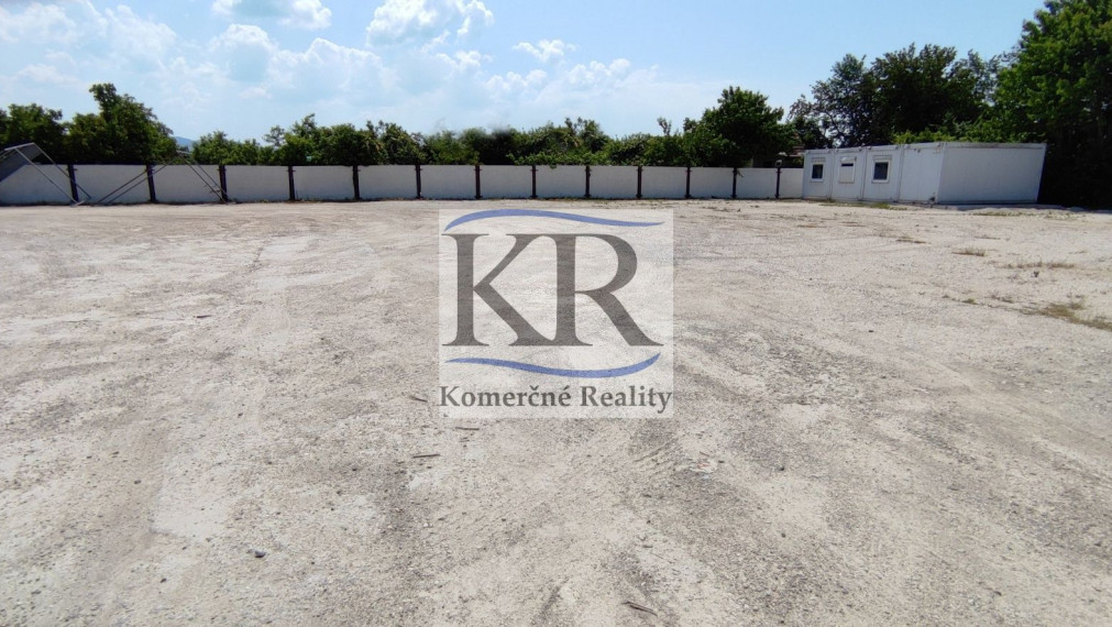 NA PREDAJ areál 7900 m2,  SKLADY o výmere 1480 m2, Nové Mesto nad Váhom