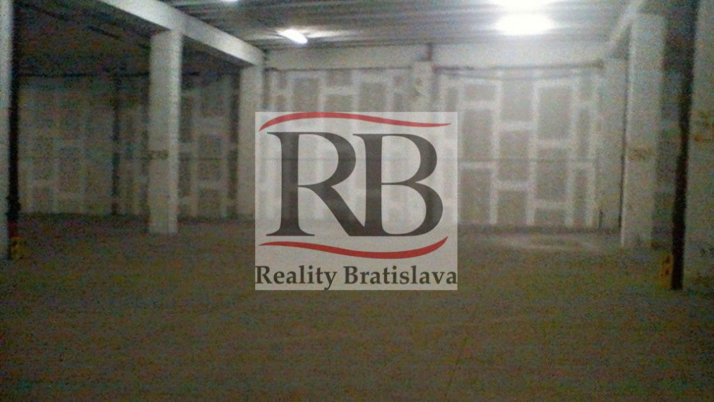 Skladové priestory, Na pántoch, Bratislava III