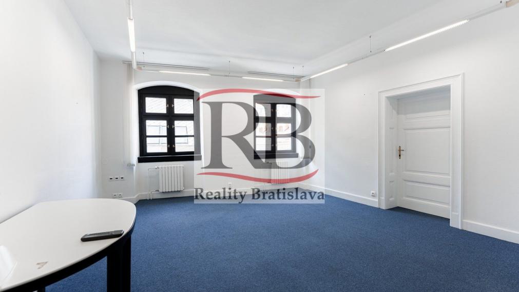 Priestory na pešej zóne v krásnej historickej budove, Michalská ulica-Staré Mesto TOP