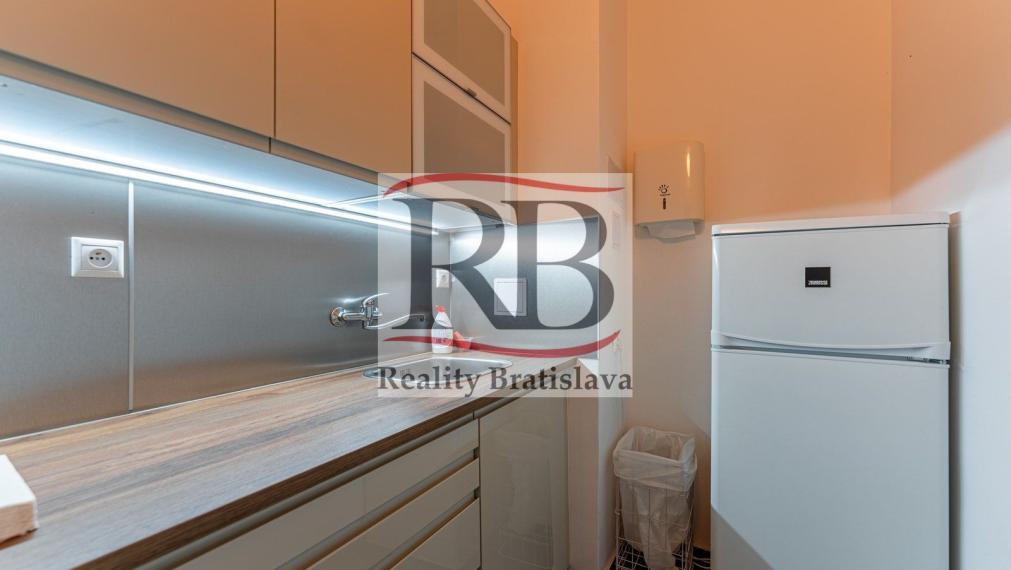 Priestory na pešej zóne v krásnej historickej budove, Michalská ulica-Staré Mesto TOP