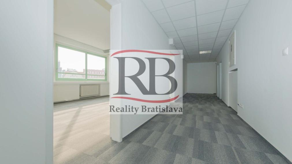 Kancelárske priestory na Námestí SNP, v blízkosti Kamenného Námestia, 80m2 TOP