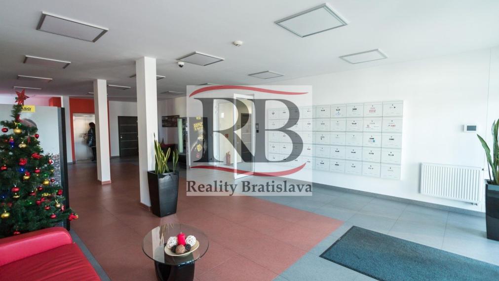 Kancelárske priestory v blízkosti diaľničného obchvatu, letiska a OC AVION TOP