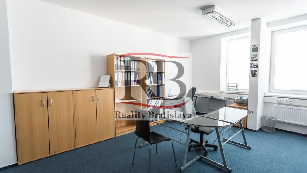 Kancelárske priestory v blízkosti diaľničného obchvatu, letiska a OC AVION TOP