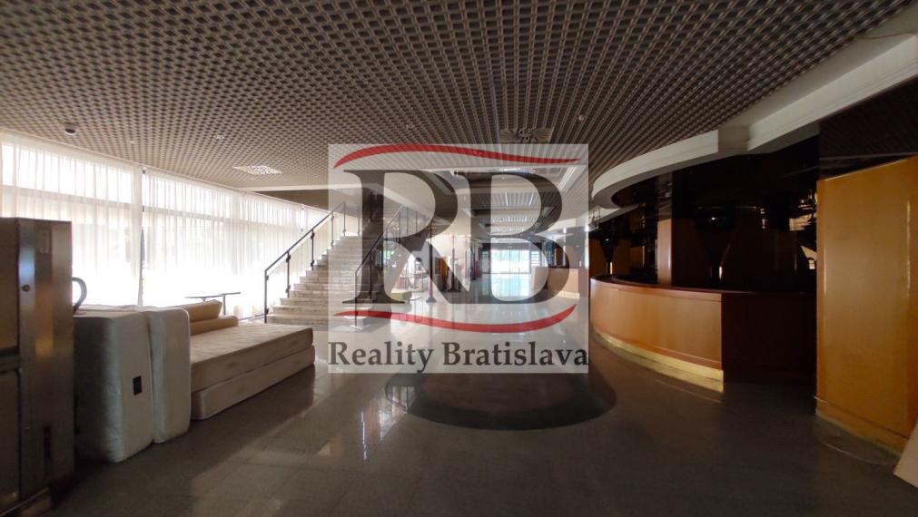 Kongresová sála, lobby, kuchyňa, jedáleň a príslušenstvo na prenájom, Holiday Inn-Bratislava 2, 3.000m2