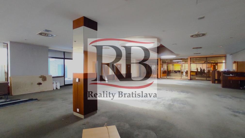 Kongresová sála, lobby, kuchyňa, jedáleň a príslušenstvo na prenájom, Holiday Inn-Bratislava 2, 3.000m2