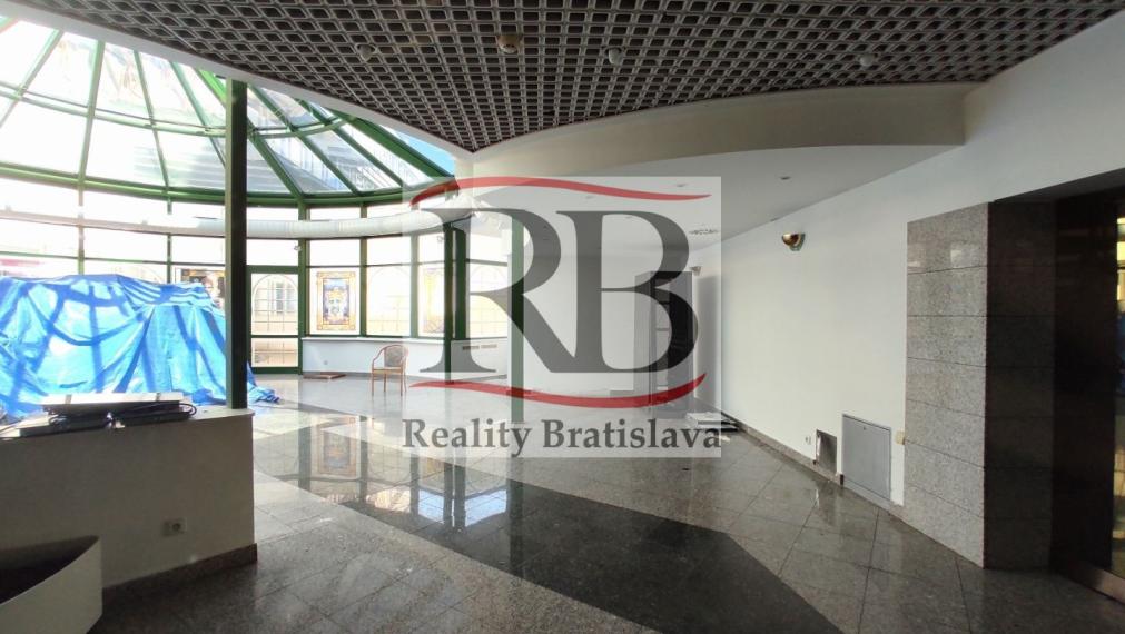 Kongresová sála, lobby, kuchyňa, jedáleň a príslušenstvo na prenájom, Holiday Inn-Bratislava 2, 3.000m2