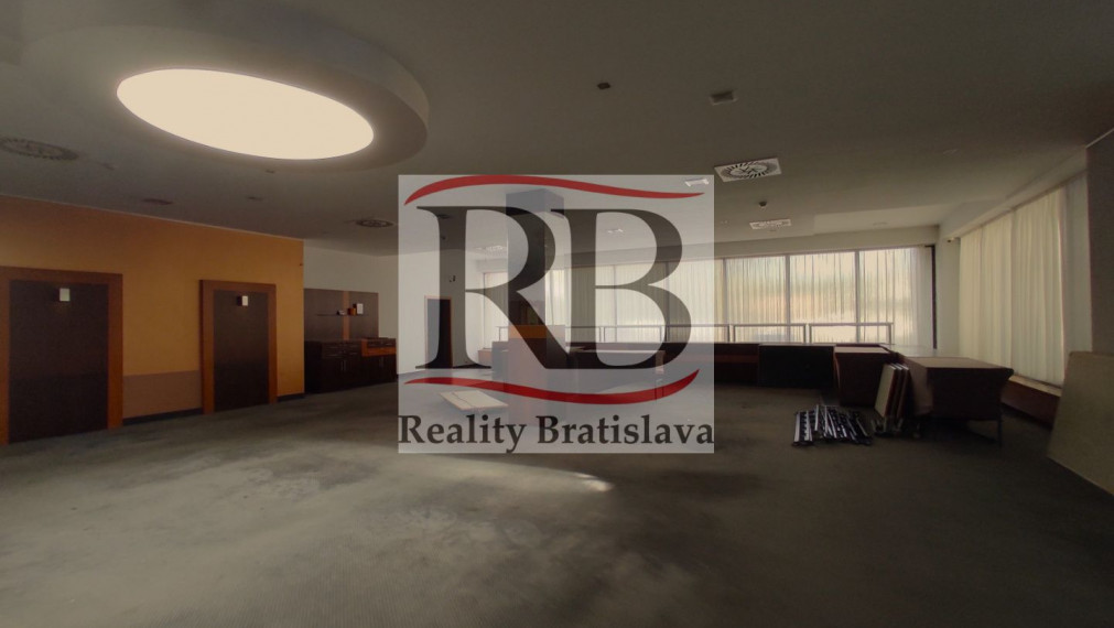 Kongresová sála, lobby, kuchyňa, jedáleň a príslušenstvo na prenájom, Holiday Inn-Bratislava 2, 3.000m2