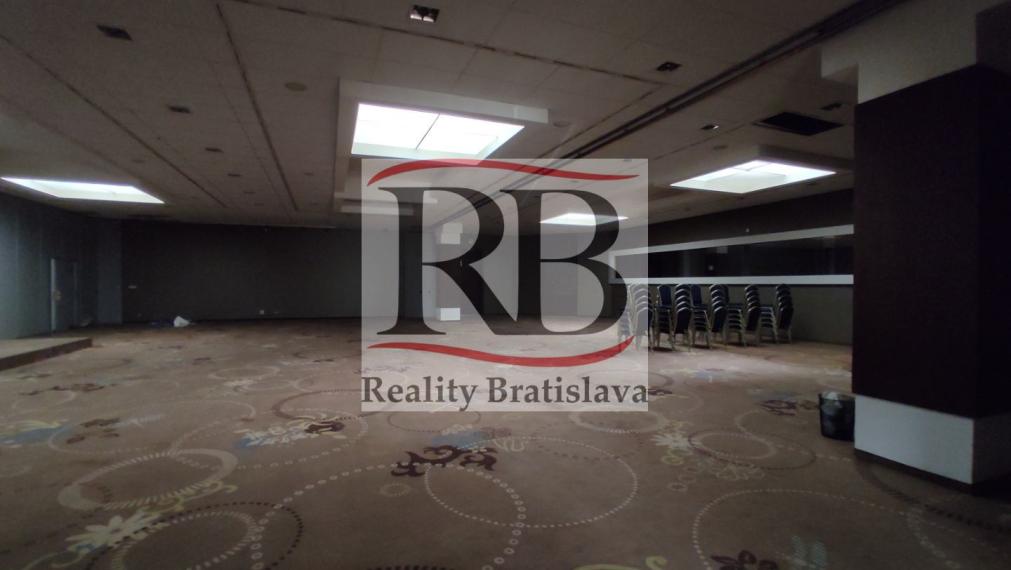 Kongresová sála, lobby, kuchyňa, jedáleň a príslušenstvo na prenájom, Holiday Inn-Bratislava 2, 3.000m2