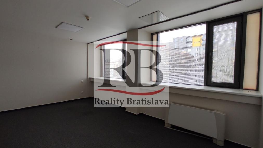 Moderný kancelársky celok s klientskym parkovaním, HOTEL ASTON-Bajkalská 130m2