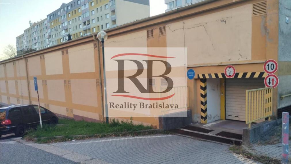Samostatná garáž 16 m2 na Veternicovej ulici na predaj