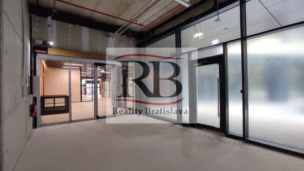 Lukratívne obchodné priestory v Apollo NIVY, Prievozská-Ružinov