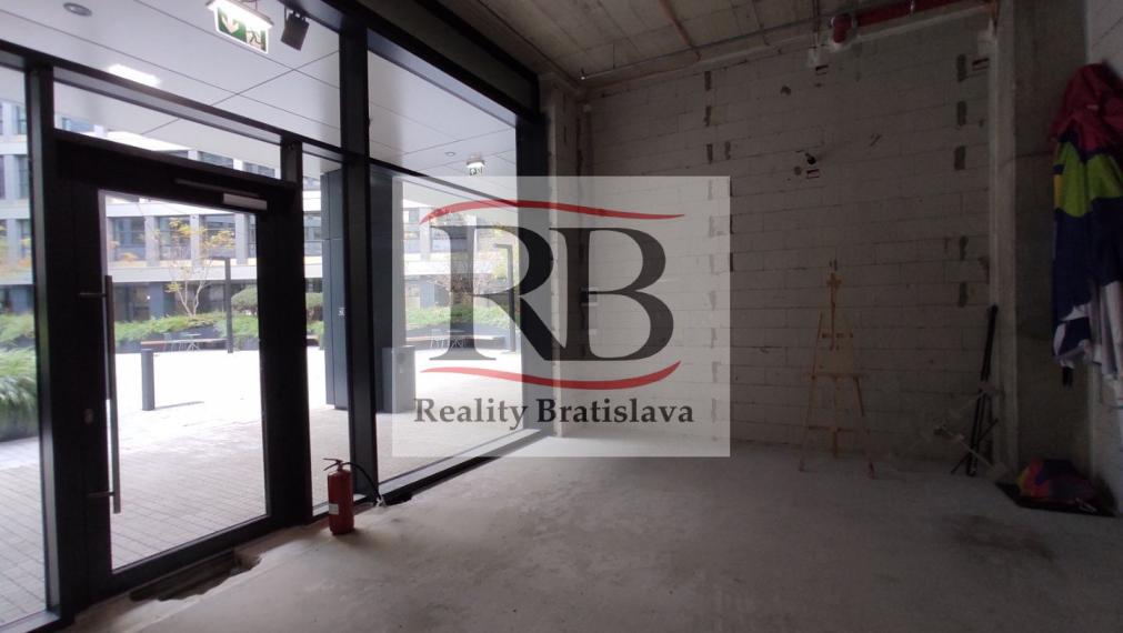 Lukratívne obchodné priestory v Apollo NIVY, Prievozská-Ružinov