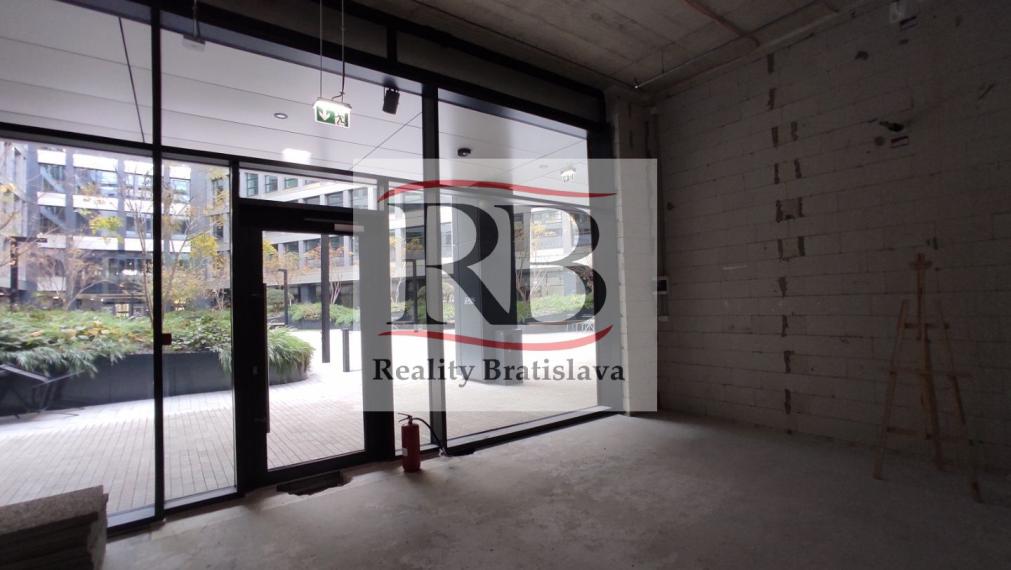 Lukratívne obchodné priestory v Apollo NIVY, Prievozská-Ružinov