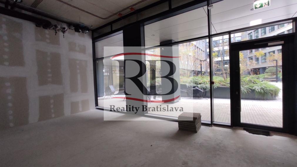 Lukratívne obchodné priestory v Apollo NIVY, Prievozská-Ružinov