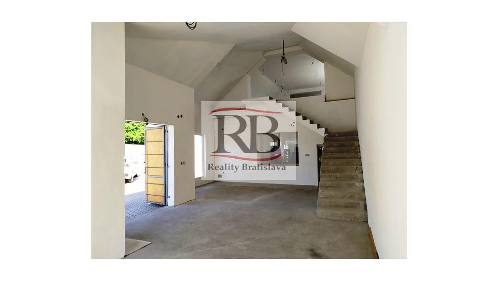 Výrobno-skladový objekt s administratívou na predaj