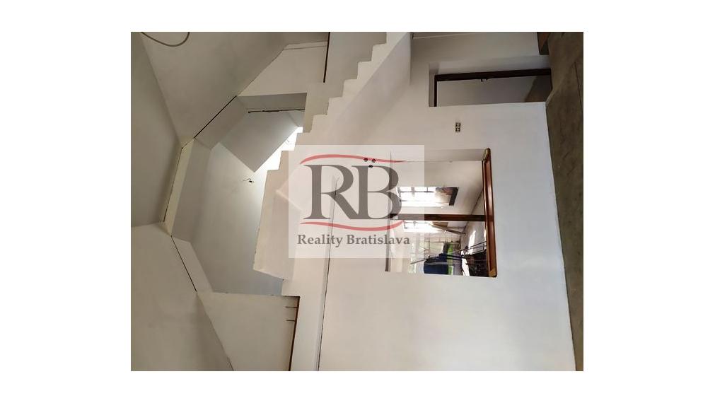 Výrobno-skladový objekt s administratívou na predaj