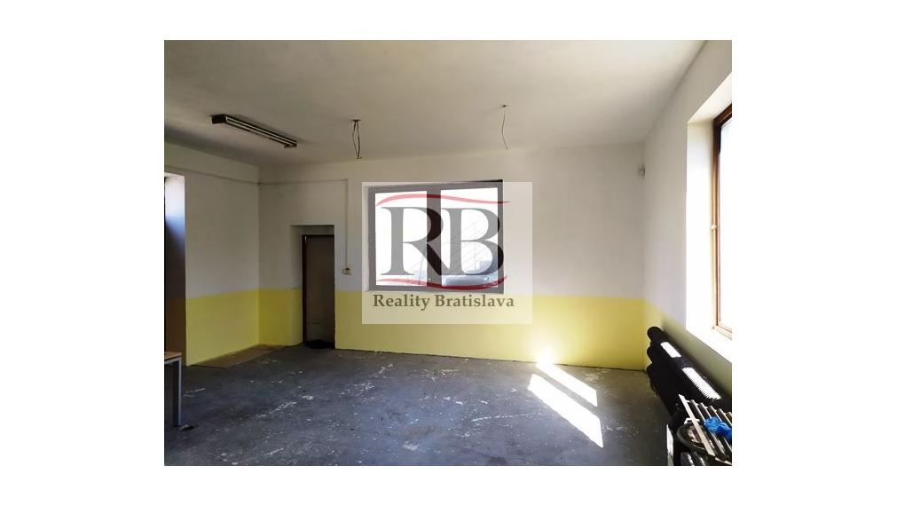 Výrobno-skladový objekt s administratívou na predaj