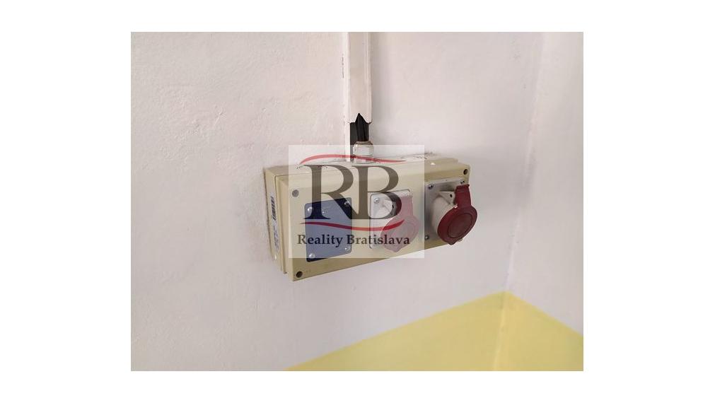 Výrobno-skladový objekt s administratívou na predaj