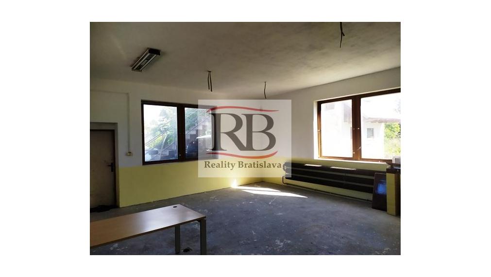 Výrobno-skladový objekt s administratívou na predaj