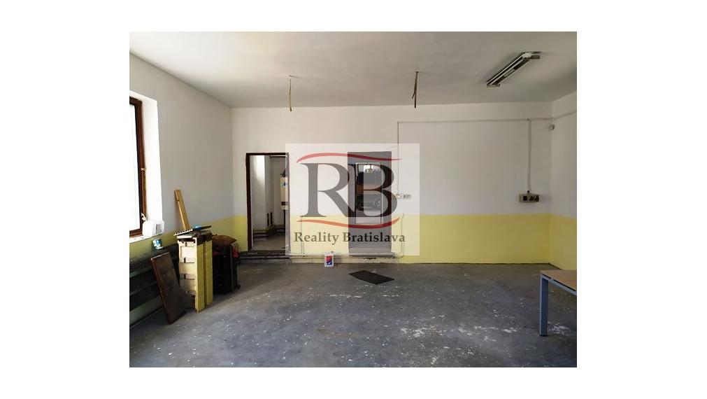 Výrobno-skladový objekt s administratívou na predaj