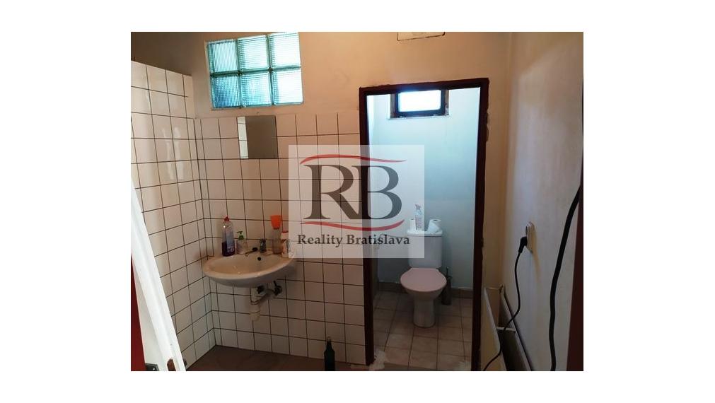 Výrobno-skladový objekt s administratívou na predaj