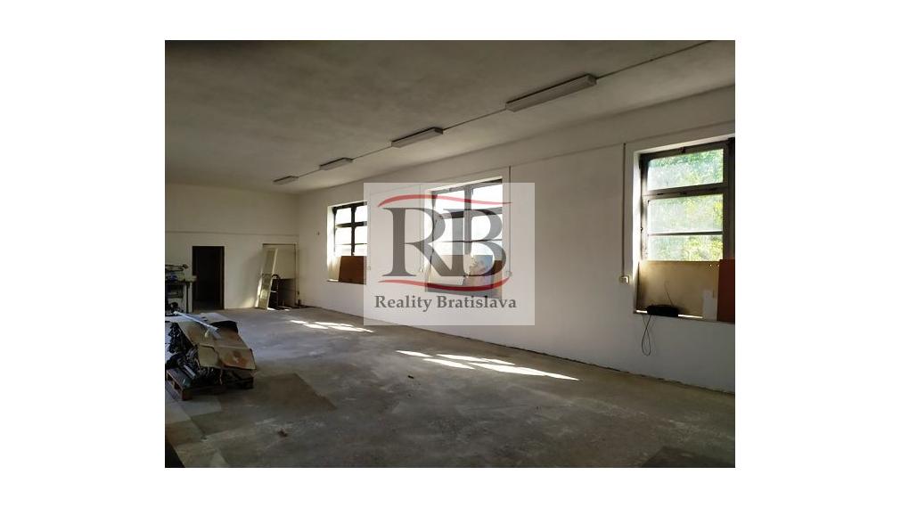 Výrobno-skladový objekt s administratívou na predaj