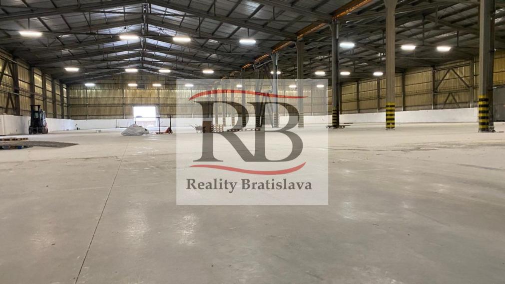 Skladová hala 3900 m2 na prenájom Trnava, Zavar