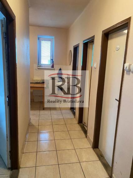 Skladová hala 3900 m2 na prenájom Trnava, Zavar